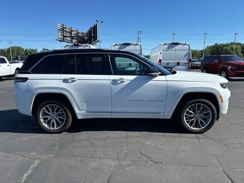 Used 2023 Jeep Grand Cherokee Summit w/ Luxury Tech Group V AWD/4WD image 14