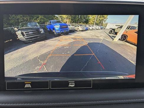 Used 2021 Chevrolet Suburban LT image 16