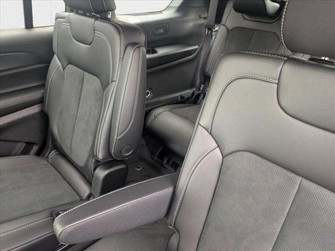 New 2025 Jeep Grand Cherokee L Altitude image 16
