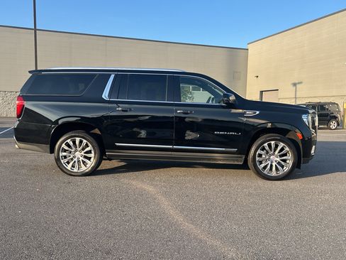Used 2024 GMC Yukon XL Denali RWD image 5