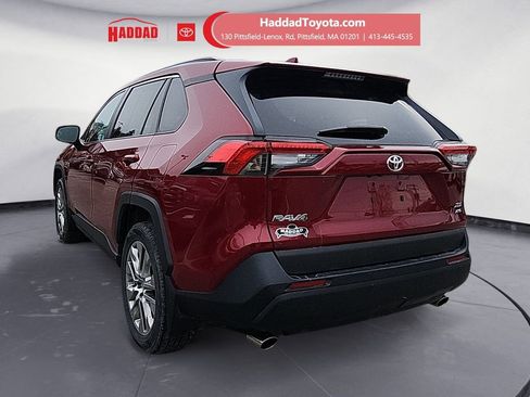 Used 2023 Toyota RAV4 XLE Premium image 3