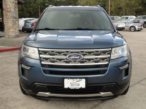 Used 2018 Ford Explorer XLT image 2