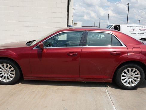 Used 2014 Chrysler 300 w/ Driver Convenience Group RWD image 3