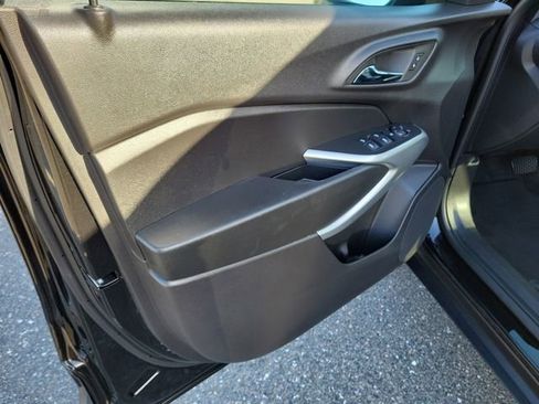 Certified 2025 Chevrolet Trax RS w/ Driver Confidence Package image 17