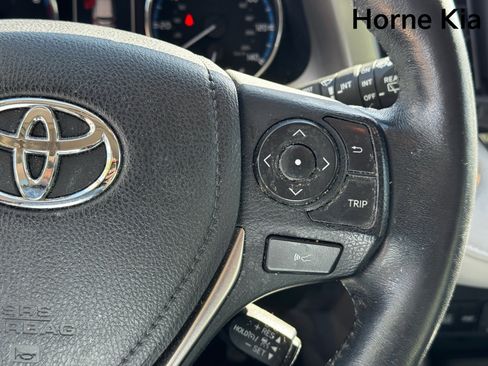 Used 2017 Toyota RAV4 Platinum image 18