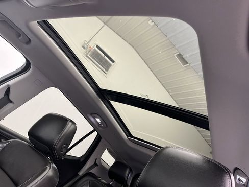 Certified 2022 GMC Terrain SLT w/ Infotainment Package II image 7