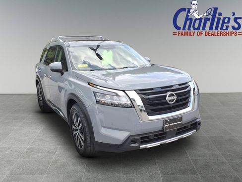 Used 2023 Nissan Pathfinder Platinum w/ Cargo Package AWD/4WD image 3