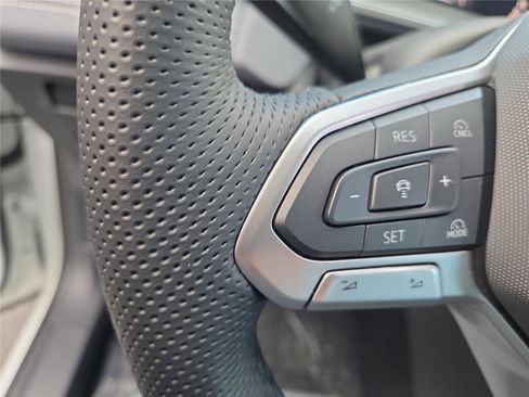 New 2025 Volkswagen Tiguan SE R-Line image 22