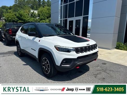 Used 2025 Jeep Compass Trailhawk w/ Trailhawk Elite Group AWD/4WD image 1