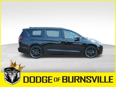 Used 2025 Chrysler Pacifica Limited FWD image 10