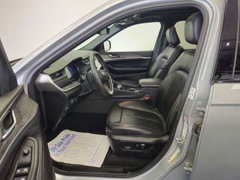 Used 2024 Jeep Grand Cherokee Limited w/ Luxury Tech Group II AWD/4WD image 5