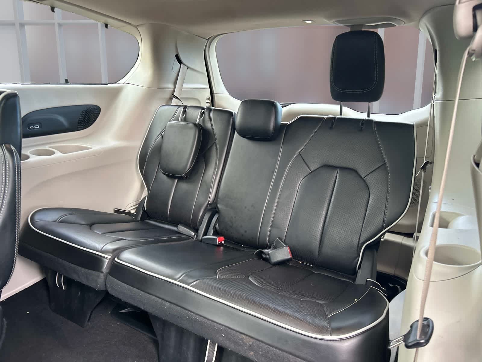 Used 2023 Chrysler Pacifica Limited FWD image 22