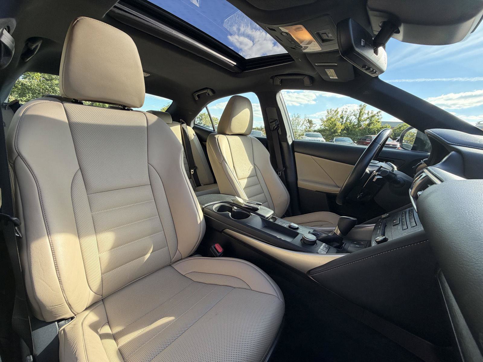Used 2019 Lexus IS 300 F Sport w/ F Sport Package AWD/4WD image 31
