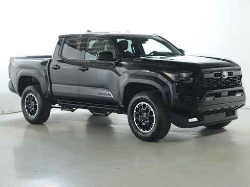 Used 2025 Toyota Tacoma TRD Off-Road AWD/4WD image 9