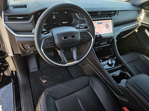 New 2025 Jeep Grand Cherokee Limited image 28