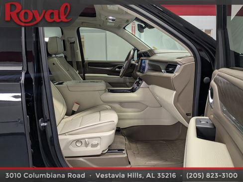 Used 2021 GMC Yukon XL Denali image 8
