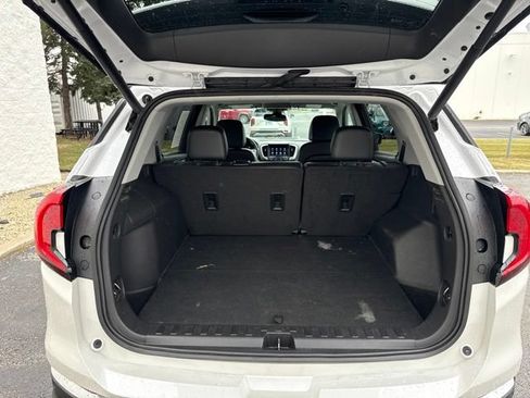 Used 2023 GMC Terrain SLT w/ Infotainment Package II FWD image 8