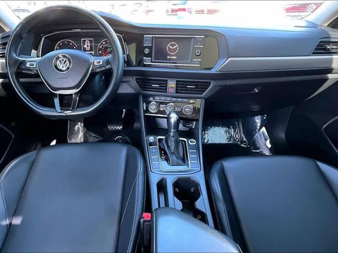 Used 2019 Volkswagen Jetta SE w/ Cold Weather Package image 16