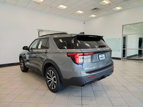 Used 2025 Ford Explorer ST-Line AWD/4WD image 5