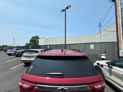 Used 2020 Chevrolet Traverse RS FWD image 6