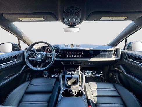 Used 2025 Porsche Cayenne Turbo image 14