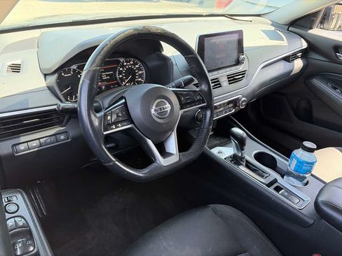 Used 2019 Nissan Altima 2.5 SV FWD image 2