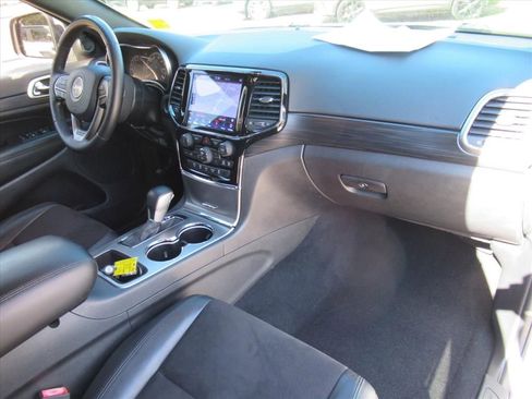 Used 2020 Jeep Grand Cherokee Altitude image 10
