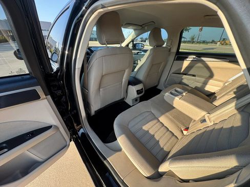 Used 2018 Ford Fusion SE w/ Fusion SE Technology Package FWD image 28