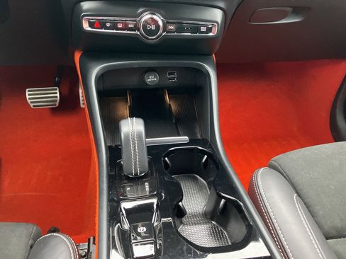 Used 2021 Volvo XC40 T5 R-Design image 21