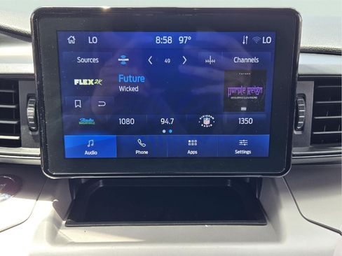 Used 2024 Ford Explorer XLT RWD image 15