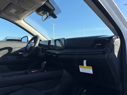 Used 2025 Nissan Kicks SR image 21