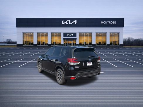 Used 2023 Subaru Forester Premium AWD/4WD image 8