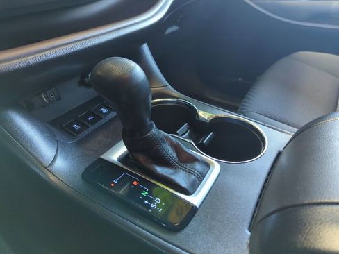 Used 2016 Toyota Highlander LE image 27