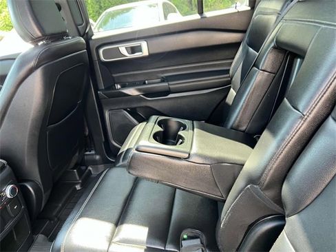 Used 2020 Ford Explorer XLT w/ Equipment Group 202A image 16