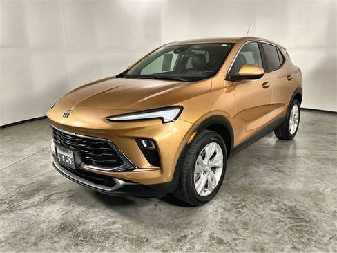 Certified 2024 Buick Encore GX Preferred w/ Comfort Package image 4