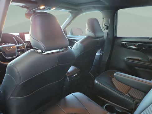 Certified 2023 Toyota Highlander XSE image 32
