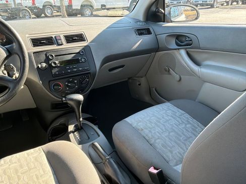 Used 2005 Ford Focus ZX4 Sedan image 29