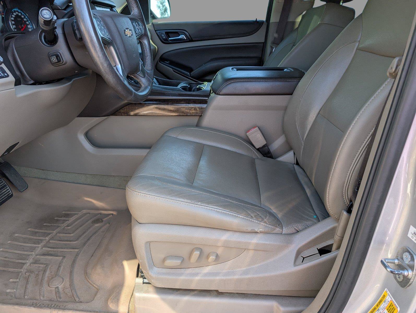 Used 2017 Chevrolet Tahoe LT w/ Luxury Package RWD image 3