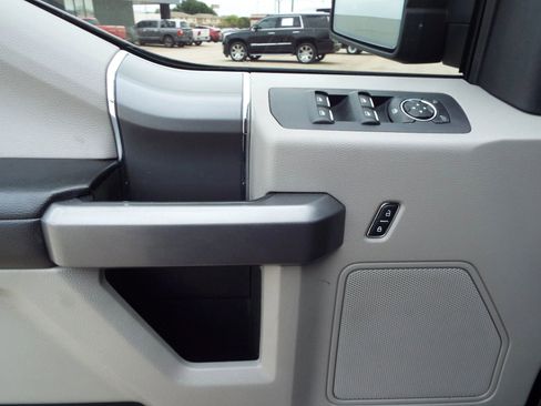 Used 2015 Ford F150 XLT w/ Equipment Group 302A Luxury image 24