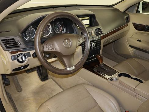 Used 2011 Mercedes-Benz E 550 Cabriolet image 24