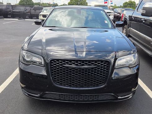 Used 2023 Chrysler 300 Touring w/ Sport Appearance Package RWD image 2
