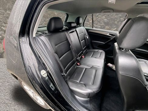Used 2017 Volkswagen Golf SE image 25
