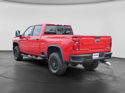 Used 2025 Chevrolet Silverado 2500 ZR2 w/ Technology Package AWD/4WD image 8