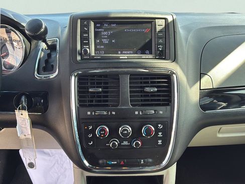 Used 2018 Dodge Grand Caravan SXT FWD image 20