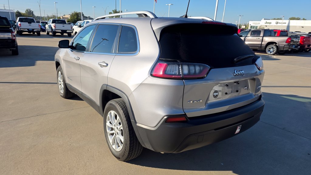 Used 2019 Jeep Cherokee Latitude w/ Cold Weather Group AWD/4WD image 3