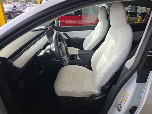 Used 2021 Tesla Model Y Long Range image 5