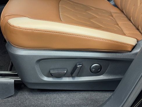 New 2026 Nissan Pathfinder Platinum image 12