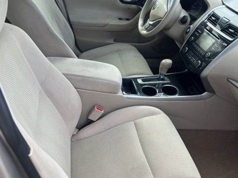 Used 2014 Nissan Altima 2.5 SV w/ Convenience Package image 8