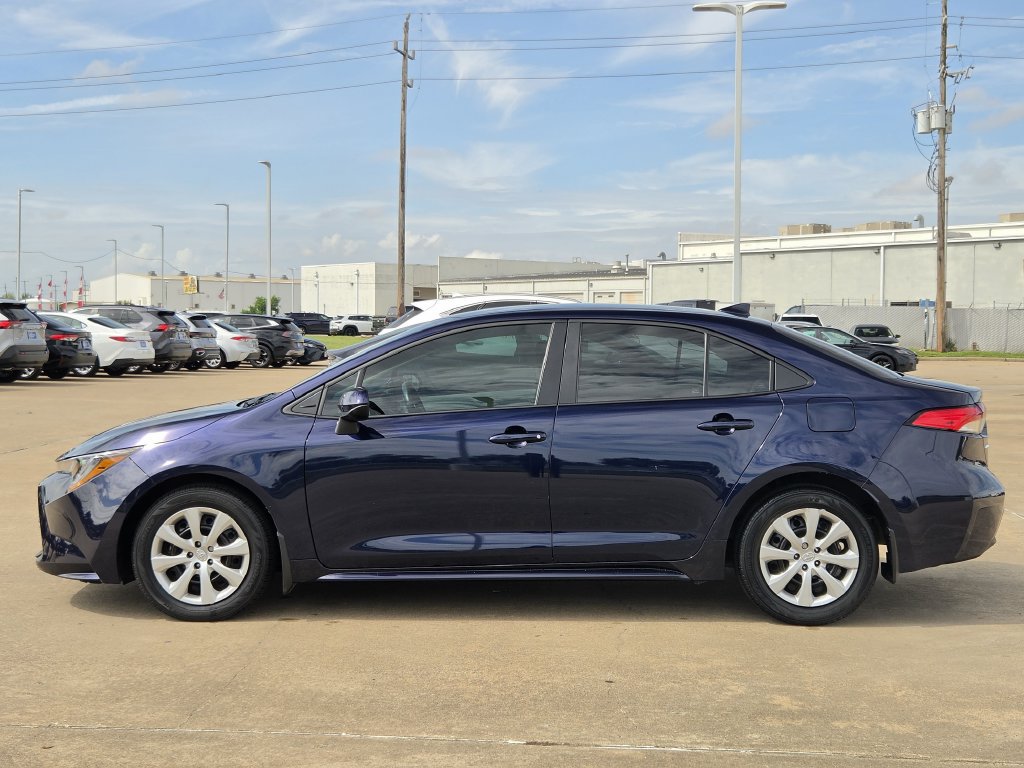 Used 2025 Toyota Corolla LE FWD image 6