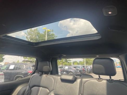 Used 2022 Jeep Wagoneer Series III w/ Premium Group I AWD/4WD image 8